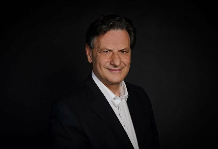 Αναστολή της ρήτρας αναπροσαρμογής στο ρεύμα έως το τέλος του χρόνου