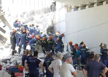 Πάτρα: Έπεσε τμήμα γέφυρας στην Περιμετρική – ‘Ενας νεκρός ,οχτώ τραυματίες και εγκλωβισμένοι