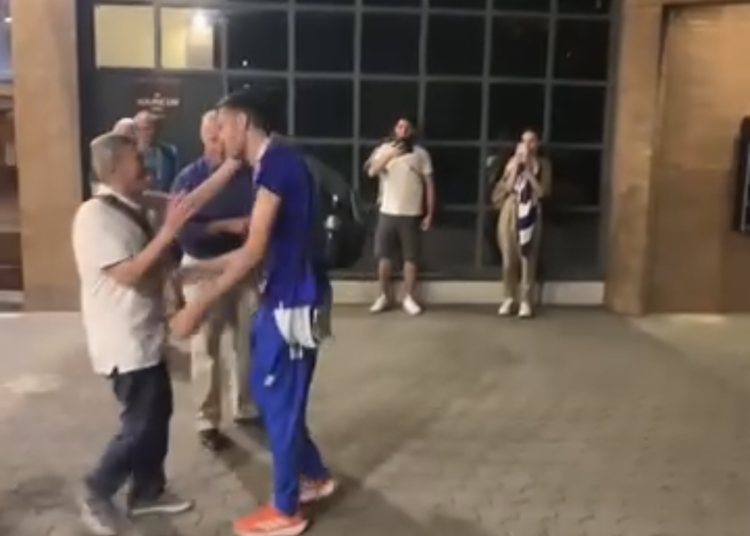 Μίλτος Τεντόγλου:Ο παππούς μου έχει πρόβλημα υγείας πολύ σοβαρό και ταξίδεψε μέχρι εδώ και ήθελα απλά να τον χαιρετήσω πρώτα και αυτό έκανα