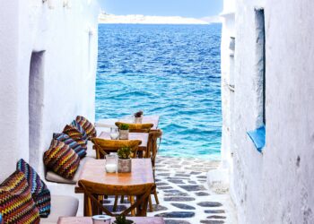 Μπαράζ ελέγχων σε Πάρο και Αντίπαρο το τριήμερο 18-20 Αυγούστου-5.000 τ.μ. αιγιαλού και παραλίας απελευθερώνονται