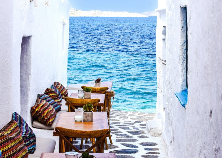 Μπαράζ ελέγχων σε Πάρο και Αντίπαρο το τριήμερο 18-20 Αυγούστου-5.000 τ.μ. αιγιαλού και παραλίας απελευθερώνονται