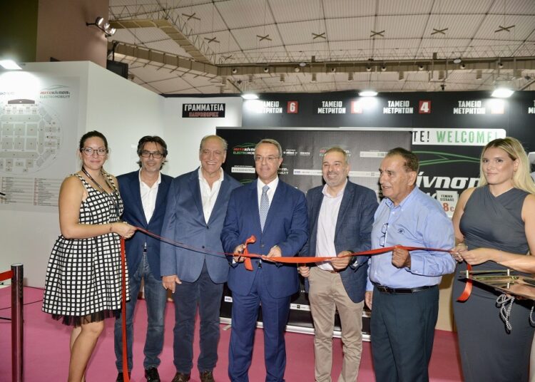 Χρήστος Σταϊκούρας: Στήριξη των πολιτών για την ενίσχυση της ηλεκτροκίνησης