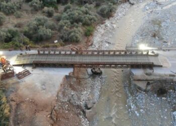 Έτοιμη η γέφυρα που έστησε ο στρατός στα Καλά Νερά του Πηλίου