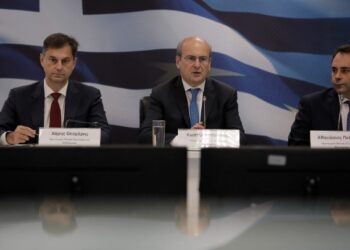 Τέσσερις άξονες πρωτοβουλιών και 1 δισ. ευρώ σε νέα μέτρα στήριξης των εισοδημάτων των πολιτών