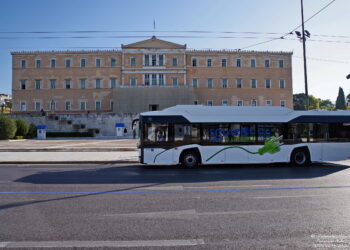Πώς θα βγουν στους δρόμους 1.300 νέα «πράσινα» λεωφορεία ως το 2027