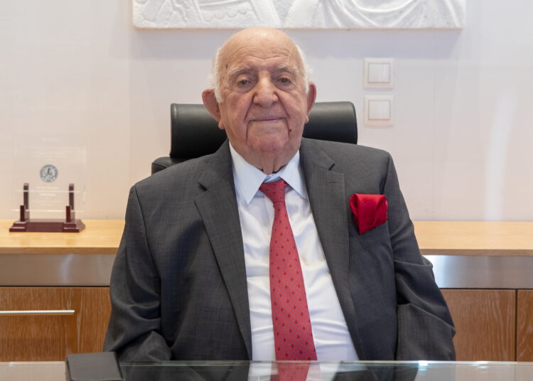 Διάκριση του Σταύρου Δέμου ως Πρωτεργάτης της Ελληνικής Φαρμακοβιομηχανίας