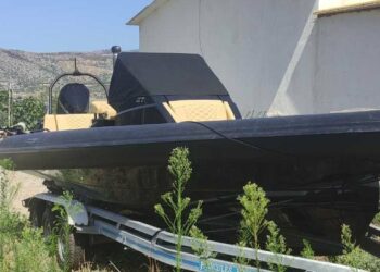 Εντοπισμός κλεμμένου ιδιωτικού σκάφους αναψυχής από τη θαλάσσια περιοχή Βουλιαγμένης στα Άνω Λιόσια