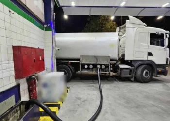 Εξαρθρώθηκε κύκλωμα που εισήγαγε από τη Βουλγαρία χημικούς διαλύτες, για τη νόθευση υγρών καυσίμων – κατασχέθηκαν πάνω από 29 τόνοι μείγματος χημικών διαλυτών και 4 βυτιοφόρα