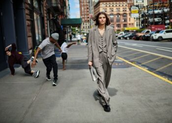 Η DKNY εγκαινιάζει την καμπάνια “DKNY FOR YOU”, γιορτάζοντας όλα εκείνα που δίνουν στη Νέα Υόρκη την ταυτότητά της