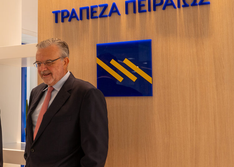 Χρ.Μεγάλου:: Επίσκεψη στο νέου τύπου τραπεζικό κατάστημα της Τράπεζας Πειραιώς