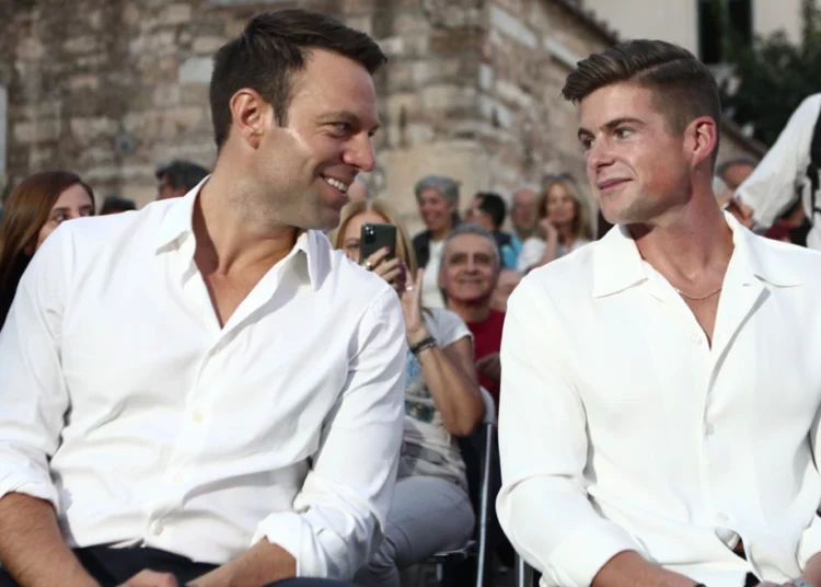 Ο Κασσελάκης παντρεύεται αύριο τον Τάιλερ στη Νέα Υόρκη, το ανακοίνωσε στην Πολιτική Γραμματεία του ΣΥΡΙΖΑ