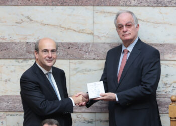 Κ. Χατζηδάκης: Η ελληνική οικονομία ακόμη πιο ψηλά