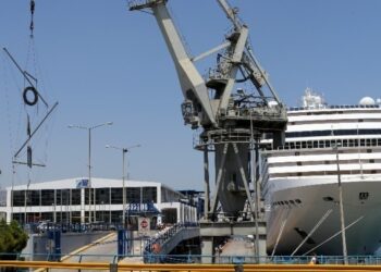 Ενεργειακός μετασχηματισμός στο λιμάνι του Πειραιά – Πέντε θέσεις ηλεκτροδότησης για τις γραμμές της ακτοπλοϊας μέσα στο 2024