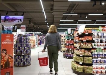 Σε ισχύ το «καλάθι των Χριστουγέννων» από την Τετάρτη