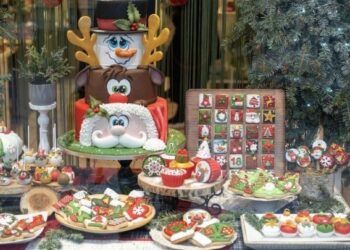 Από 15/12 σε ισχύ το εορταστικό ωράριο των καταστημάτων