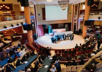 ΔΕΗ: Υποστηρίζει την πρόοδο, επιβραβεύοντας τα παιδιά των εργαζομένων που αρίστευσαν στο σχολείο και το πανεπιστήμιο