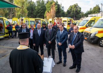 Παράδοση 10 νέων ασθενοφόρων στο ΕΚΑΒ