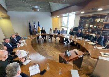 Οι λύσεις για τα περιφερειακά πάρκινγκ εξετάστηκαν σε σύσκεψη παρουσία Ν. Ταχιάου και Στ. Αγγελούδη