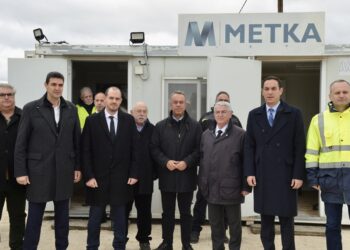 Ο Χρήστος Σταϊκούρας σε εργοτάξιο του Προαστιακού Σιδηροδρόμου Δυτικής Αττικής