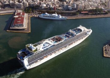 Το πρώτο κρουαζιερόπλοιο για τη νέα χρονιά υποδέχθηκε η διοίκηση της ΟΛΠ στον Πειραιά