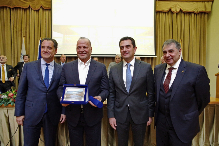 «Δώδεκα παραγωγικοί φορείς του Πειραιά τίμησαν προσωπικότητες του επιχειρείν»