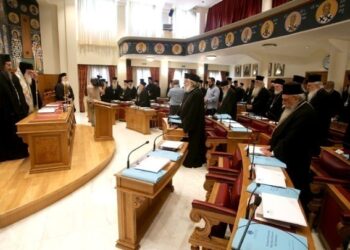 Ομόφωνα αντίθετη στη νομοθέτηση του γάμου μεταξύ ομοφύλων η Ιερά Σύνοδος