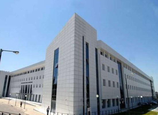 Καταργείται ως ημέρα αργίας η θρησκευτική γιορτή των Τριών Ιεραρχών για φροντιστήρια και κέντρα ξένων γλωσσών