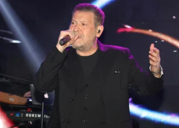 Πέθανε ο τραγουδιστής Χάρης Κωστόπουλος