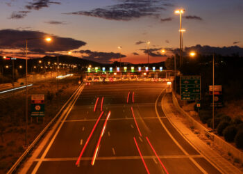 Στον «αέρα» οι επεκτάσεις της Αττικής Οδού