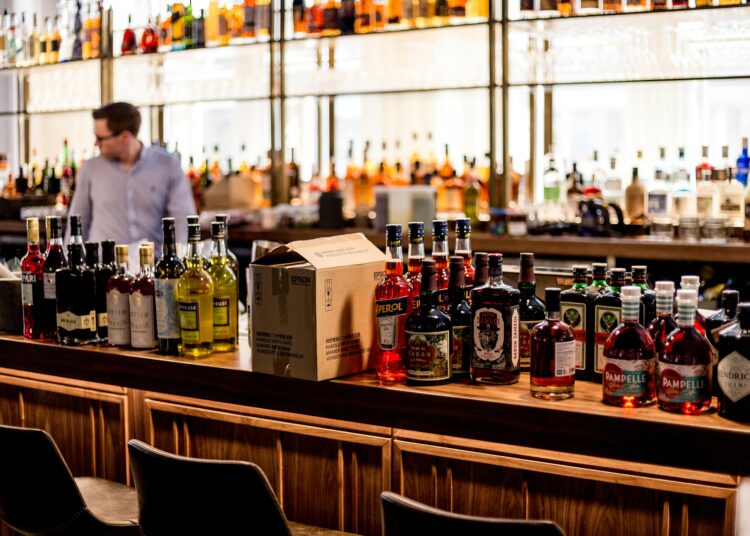 Η Ελλάδα στην  5η  θέση από πλευράς φορολογίας στα ποτά. Ο ΕΦΚ …ξυρίζει και γεμίζει τα κρατικά  ταμεία με 500 εκατ.