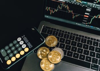 Πώς ερμηνεύονται τα υψηλά ρεκόρ στα χρηματιστήρια και το bitcoin; Ποιός ο ρόλος του χρυσού;