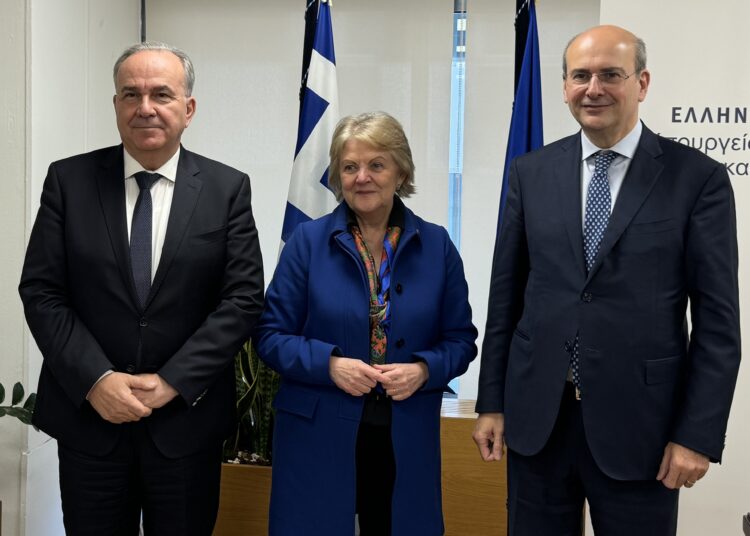 Συνάντηση Χατζηδάκη και Παπαθανάση με την Επίτροπο Συνοχής – Το 100% θα φθάσει η απορρόφηση του ΕΣΠΑ 2014 – 2020