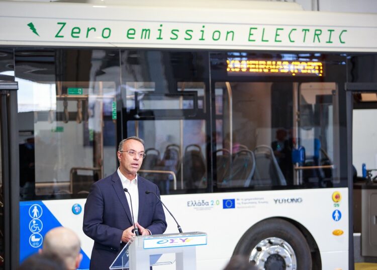 Χρήστος Σταϊκούρας: «Υλοποιούμε την ανανέωση του στόλου σε Αθήνα και Θεσσαλονίκη»