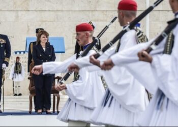25η Μαρτίου: Εντυπωσιακή η μεγάλη στρατιωτική παρέλαση στο Σύνταγμα