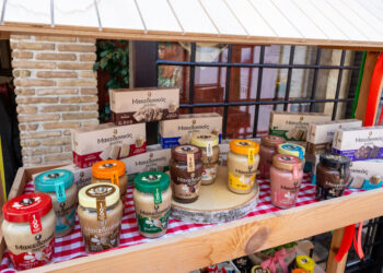 Οι Αμερικανοί έμαθαν τον Μακεδονικό Χαλβά. Τον αγοράζουν παρότι έχουν πιο φθηνές επιλογές αλλά προτιμούν τον ελληνικό. .