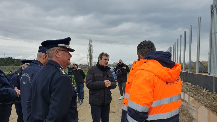 Αυτοψία του Μ. Χρυσοχοΐδη στα έργα επέκτασης του φράχτη στον Έβρο