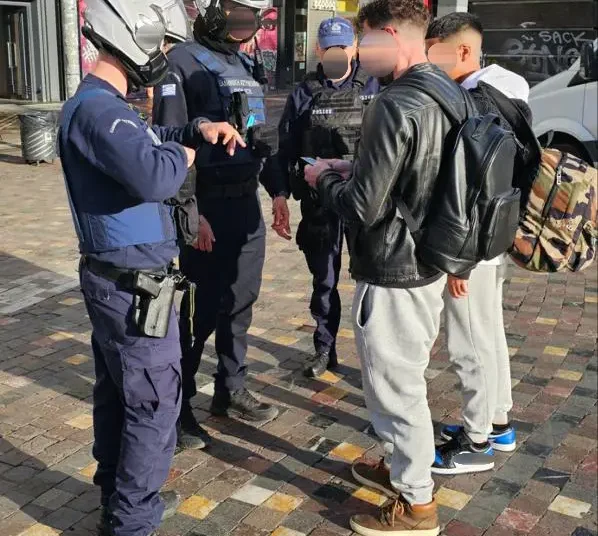 ΕΛΑΣ: 57 συλλήψεις σε ειδική επιχείρηση κατά της παραβατικότητας στο κέντρο της Αθήνας