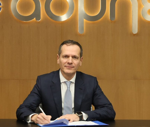 Ο πρόεδρος και CEO  του ΑΔΜΗΕ Μανούσος Μανουσάκης μοίρασε αυξήσεις  400.000 ευρώ σε ένα χρόνο στο ΔΣ. Χαίρονται  για τα κέρδη αλλά δεν λέει  τίποτα  πόσο πληρώνουν τα νοικοκυριά.