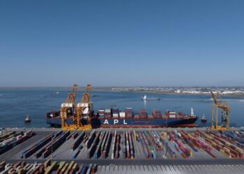 Έφτασε το πρωί το μεγαλύτερο πλοίο εμπορευματοκιβωτίων που έχει εξυπηρετήσει ποτέ ο ΟΛΘ