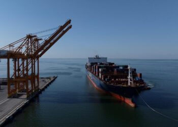 Έφτασε το πρωί το μεγαλύτερο πλοίο εμπορευματοκιβωτίων που έχει εξυπηρετήσει ποτέ ο ΟΛΘ