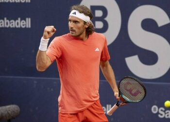 Τίποτα δεν σταματά τον Τσιτσιπά- Στον τελικό της Βαρκελώνης