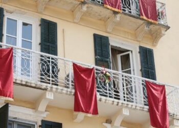 Τα πορφυρά «δαμάσκο» της Κέρκυρας, σύμβολα βαθιάς θρησκευτικότητας