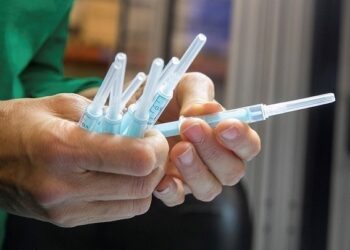 Astrazeneca: Αποσύρεται το εμβόλιο κατά της Covid-19 Vaxzevria «για εμπορικούς λόγους»