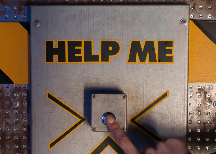 Το «Panic Button» επεκτείνεται σε ολόκληρη τη χώρα –  Χορηγείται πλέον σε κάθε ενήλικο θύμα ενδοοικογενειακής βίας