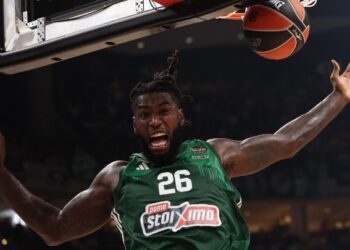 «Πάτησε» τη Φενέρ (73-57) και πάει για το 7ο «αστέρι»