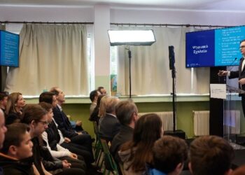 Παρουσιάστηκε το νέο ψηφιακό σχολείο – Πώς θα γίνονται τα μαθήματα