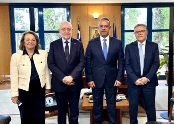Ο Χρήστος Σταϊκούρας  με τον Πρόεδρο του Συμβουλίου του ICAO