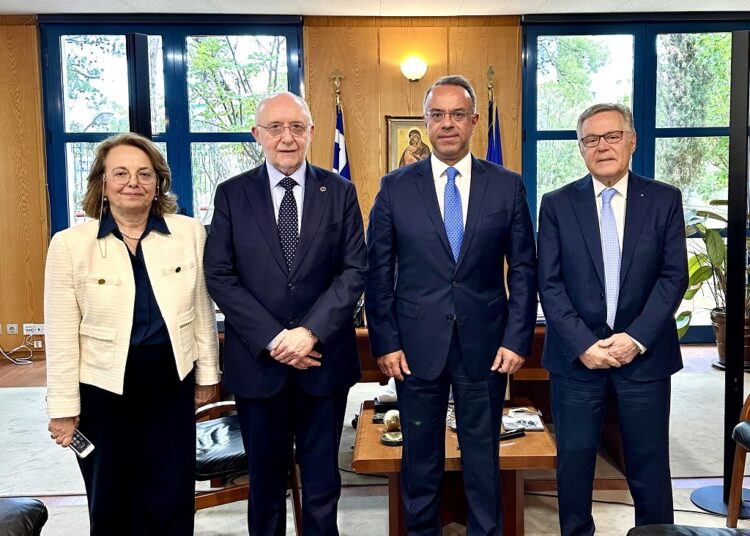 Ο Χρήστος Σταϊκούρας  με τον Πρόεδρο του Συμβουλίου του ICAO