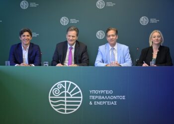 Καθιερώνεται σύστημα προειδοποίησης διερχόμενων πλοίων για την έγκαιρη αναγνώριση μεγάλων, θαλάσσιων θηλαστικών