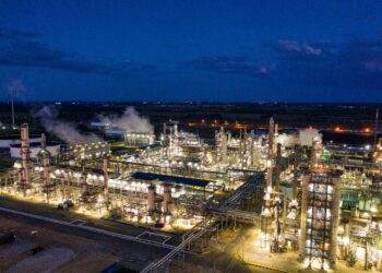 Υπουργείο Οικονομικών: Εκτακτη εισφορά και για το 2023 στα κέρδη των διυλιστηρίων